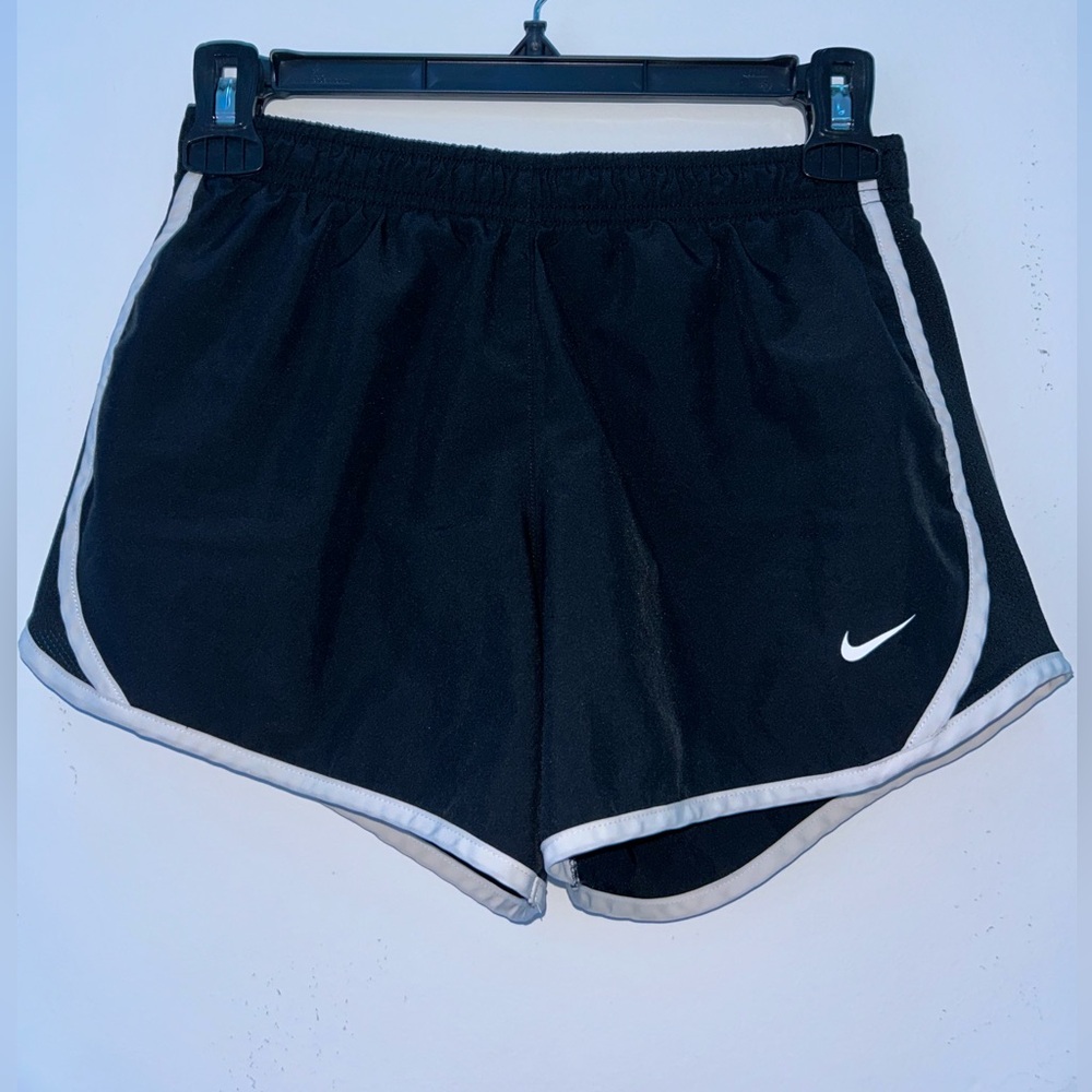 Girls size large black Nike shorts